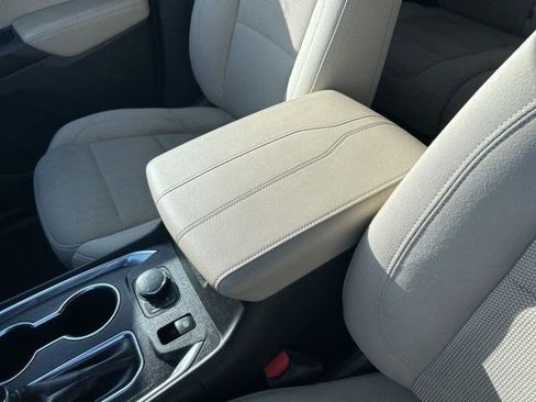 Used 2022 Chevrolet Traverse LS image 27