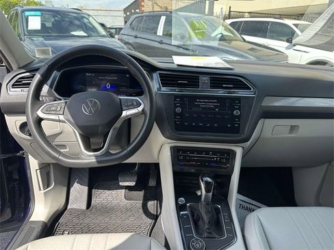 Certified 2022 Volkswagen Tiguan SE image 23