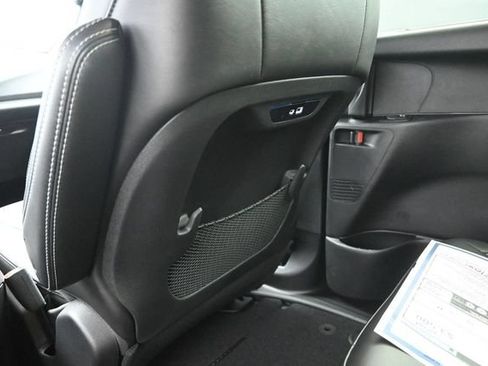 New 2027 Chrysler Pacifica Select AWD/4WD image 30