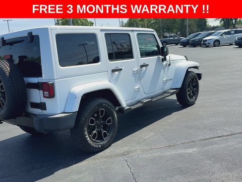 Used 2018 Jeep Wrangler Unlimited Sahara AWD/4WD image 9