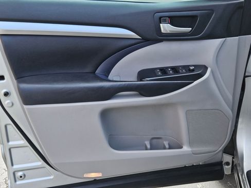 Used 2018 Toyota Highlander XLE image 18