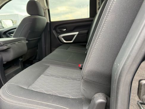 Used 2019 Nissan Titan SV image 22