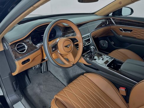 Used 2023 Bentley Flying Spur Azure image 5