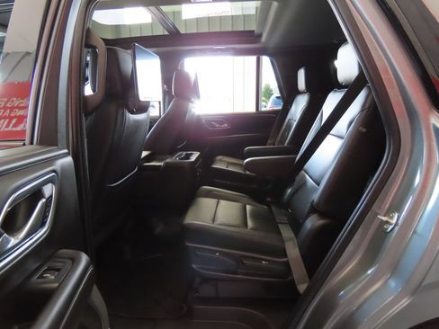 Used 2021 Chevrolet Tahoe Z71 w/ Luxury Package AWD/4WD image 26