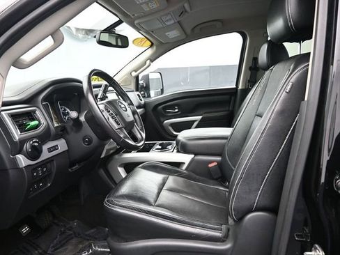 Used 2018 Nissan Titan PRO-4X w/ Pro-4x Convenience Package image 16