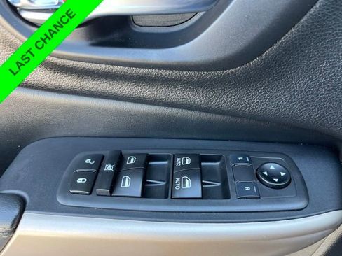 Used 2018 Jeep Cherokee Limited FWD image 11