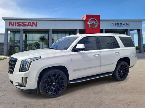 Used 2020 Cadillac Escalade Luxury RWD image 9