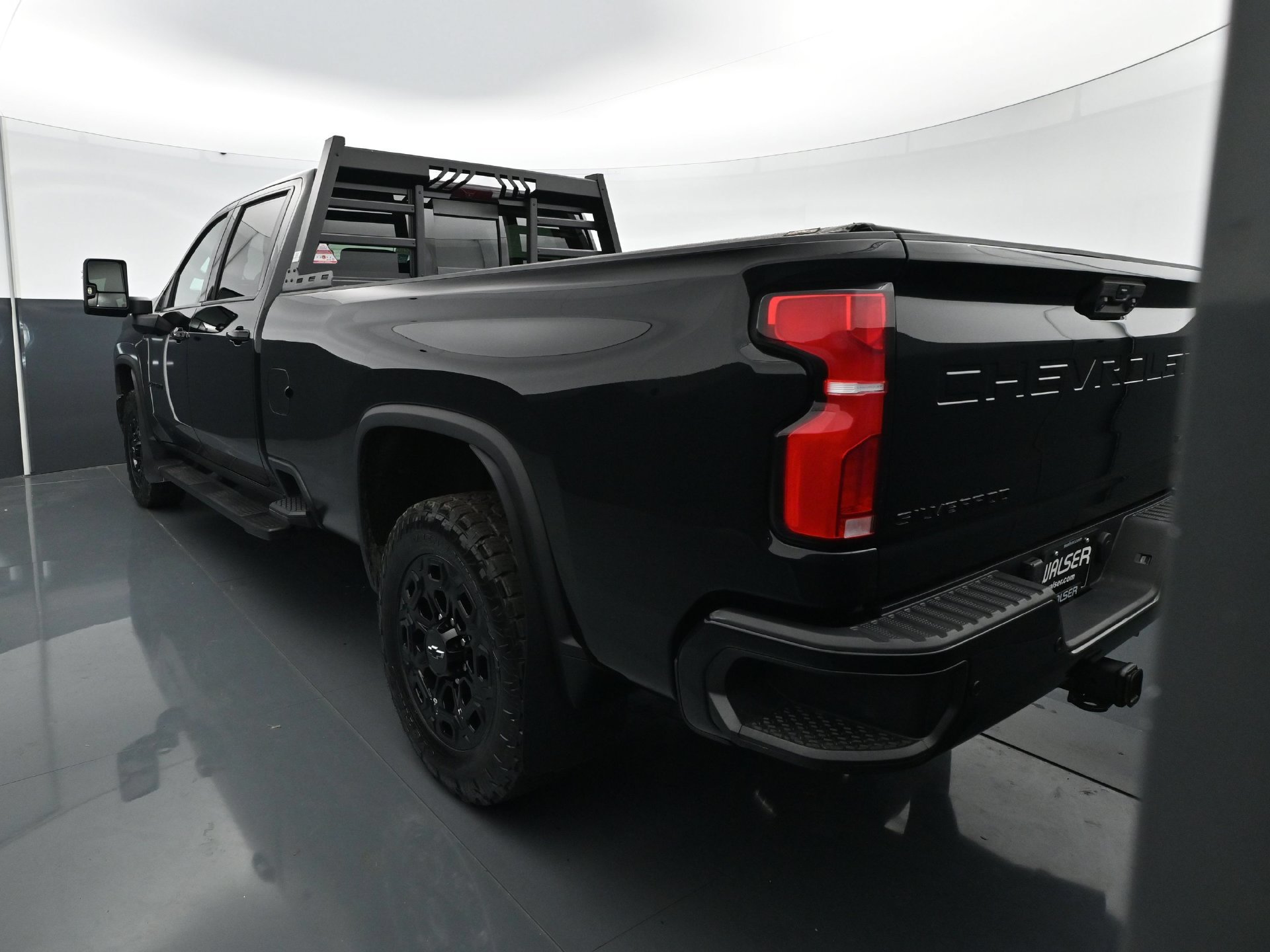 Used 2024 Chevrolet Silverado 2500 LTZ w/ LTZ Plus Package AWD/4WD image 5