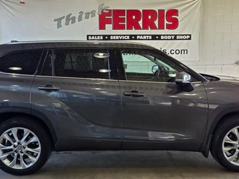 Used 2023 Toyota Highlander Limited image 8