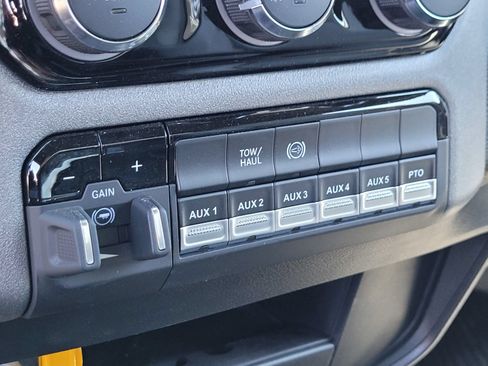 New 2026 RAM 5500 Tradesman w/ Chrome Appearance Group AWD/4WD image 14