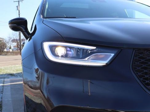 New 2026 Chrysler Pacifica Limited FWD image 5