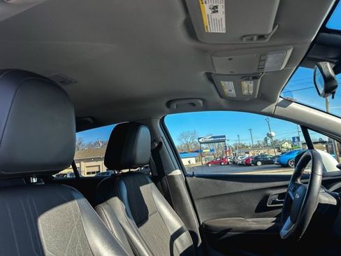 Used 2018 Chevrolet Trax LT w/ LT Convenience Package image 24