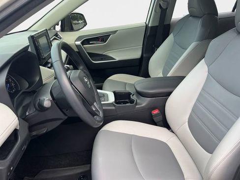 Used 2022 Toyota RAV4 XLE Premium AWD/4WD image 10