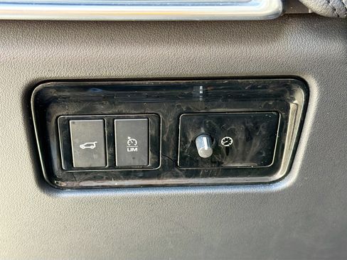 Used 2020 Jaguar F-PACE Prestige image 36