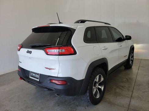Used 2017 Jeep Cherokee Trailhawk image 5