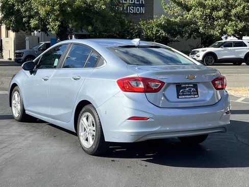 Used 2017 Chevrolet Cruze LT w/ Convenience Package image 4