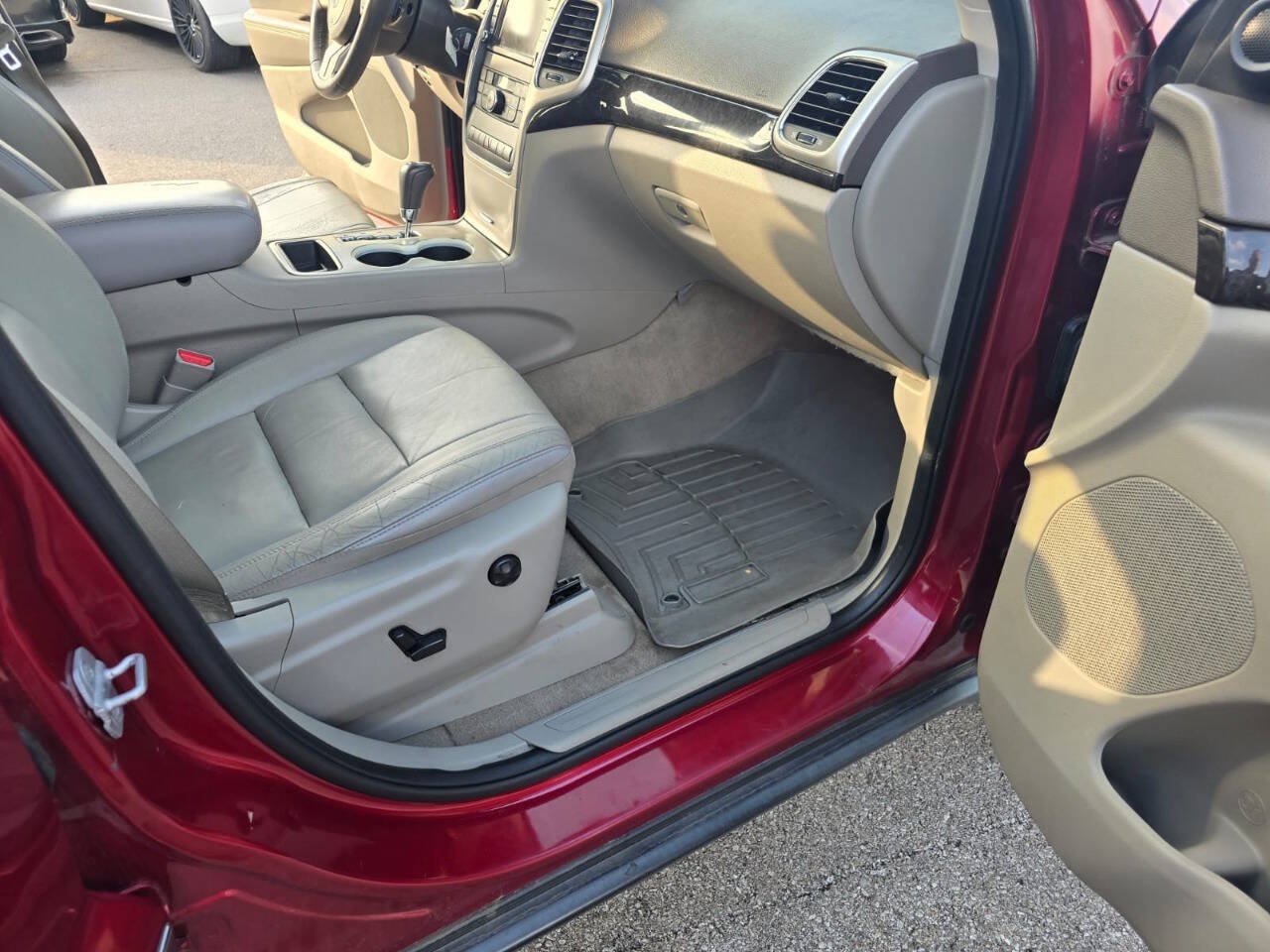 Used 2013 Jeep Grand Cherokee Laredo AWD/4WD image 22