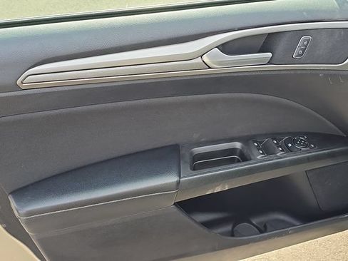 Certified 2018 Ford Fusion SE w/ Fusion SE Technology Package FWD image 8