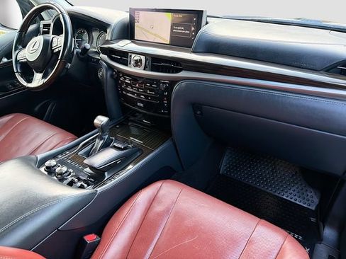 Used 2020 Lexus LX 570 4WD w/ Luxury Package image 31