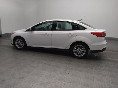 Used 2018 Ford Focus SE FWD image 3