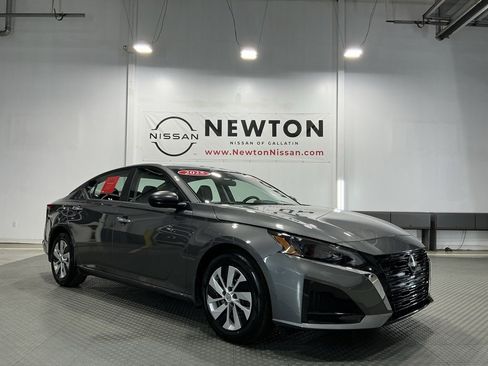 Used 2025 Nissan Altima 2.5 S image 34