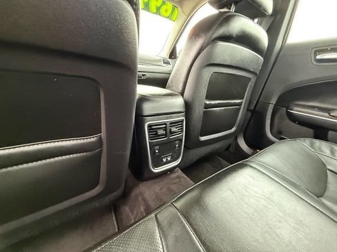 Used 2018 Chrysler 300 Limited w/ Safetytec Plus Group image 44