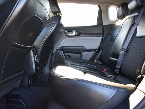 Used 2022 Jeep Compass Latitude image 9