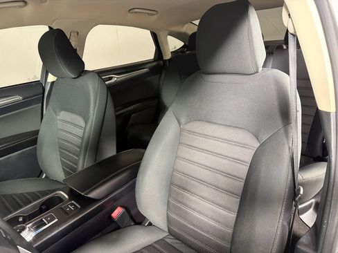 Used 2020 Ford Fusion SE FWD image 13