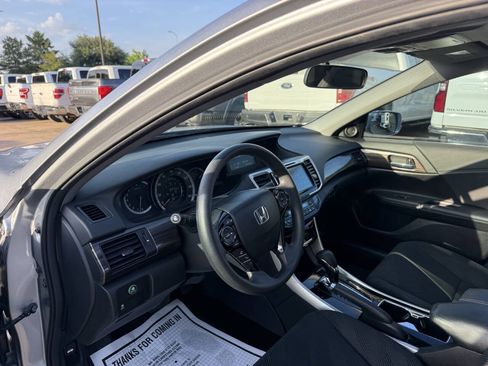 Used 2016 Honda Accord EX image 6