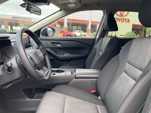 Used 2025 Nissan Rogue SV image 10