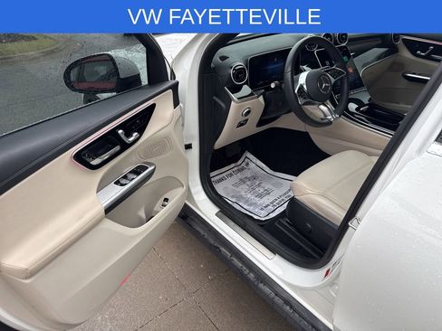 Used 2025 Mercedes-Benz GLC 300 4MATIC image 13
