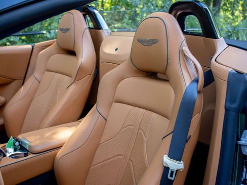 Used 2026 Aston Martin V8 Vantage Coupe image 12