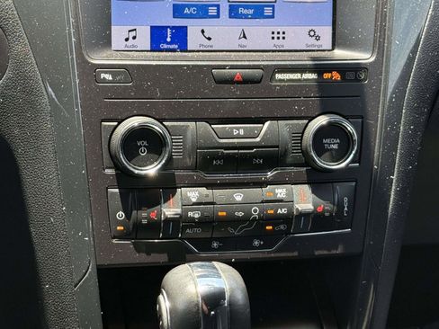 Used 2019 Ford Explorer XLT w/ Equipment Group 202A AWD/4WD image 12