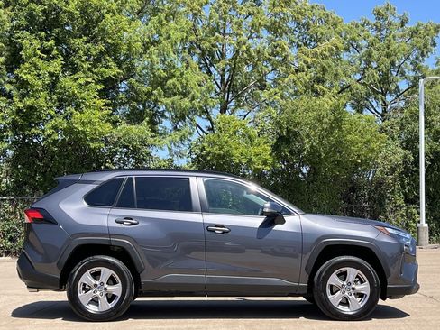 Used 2025 Toyota RAV4 XLE AWD/4WD image 3
