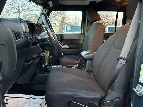 Used 2018 Jeep Wrangler Unlimited Sport S image 14