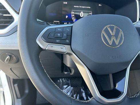 New 2026 Volkswagen Taos SE FWD image 20