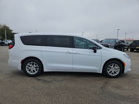 New 2026 Chrysler Voyager LX image 2
