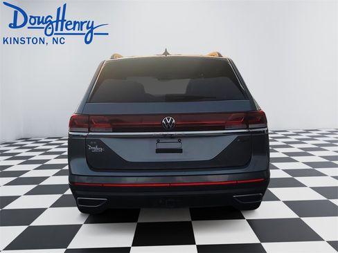 Used 2024 Volkswagen Atlas SE image 4