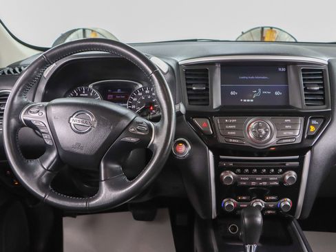 Used 2019 Nissan Pathfinder SV image 17