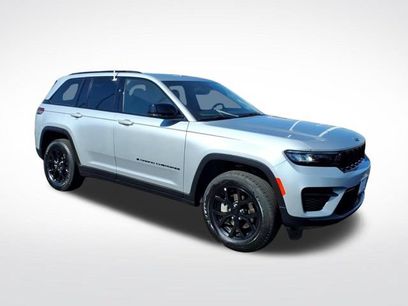 Used 2025 Jeep Grand Cherokee Altitude