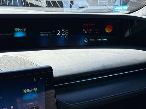 Used 2025 Lincoln Nautilus Reserve w/ Jet Appearance Package image 22