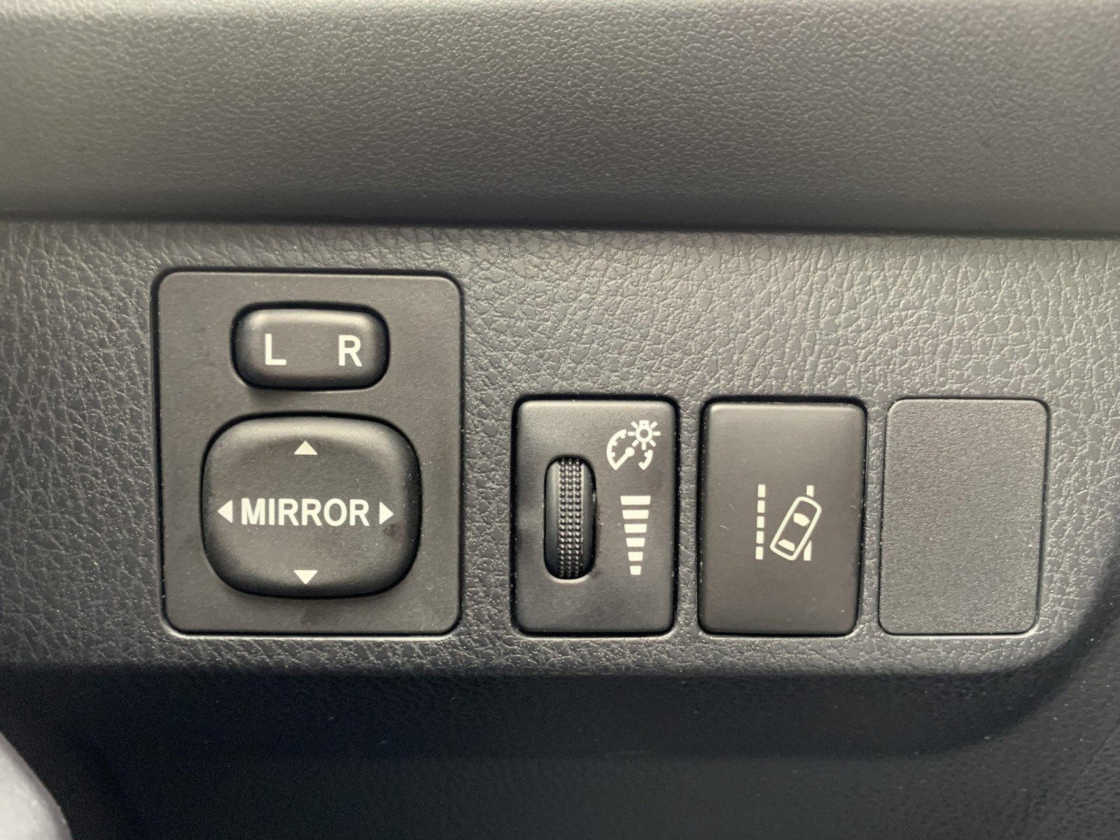 Used 2017 Toyota RAV4 LE w/ All Weather Liner Package AWD/4WD image 15