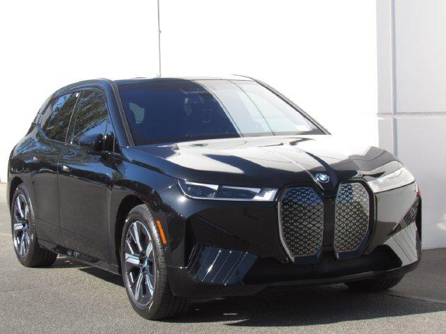 Used 2022 BMW iX xDrive50 w/ Sport Package AWD/4WD image 2