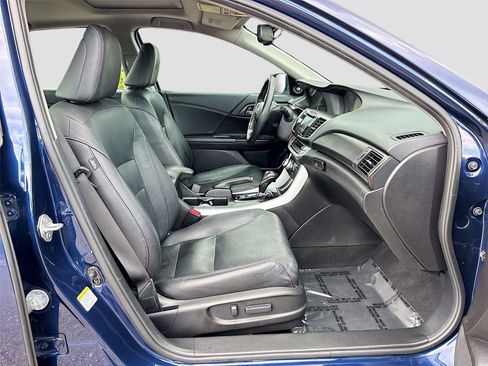 Used 2015 Honda Accord Touring image 29