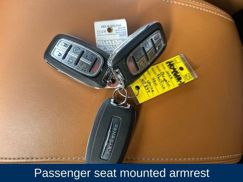 Used 2023 Chrysler Pacifica Pinnacle image 21