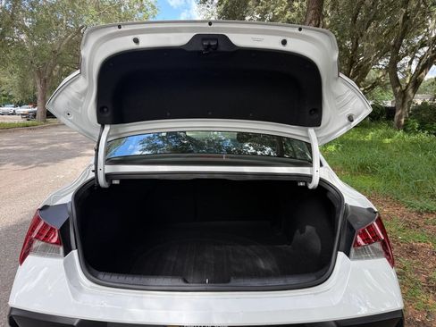 Used 2025 Hyundai Elantra SEL FWD image 30
