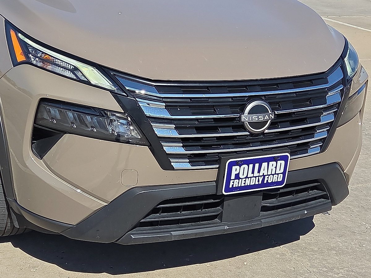 Used 2025 Nissan Rogue SV FWD image 9