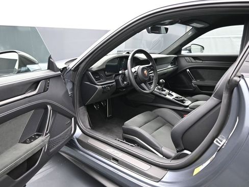 Certified 2026 Porsche 911 GT3 w/ Weissach Package RWD image 4