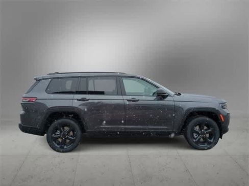 New 2025 Jeep Grand Cherokee L Altitude image 9