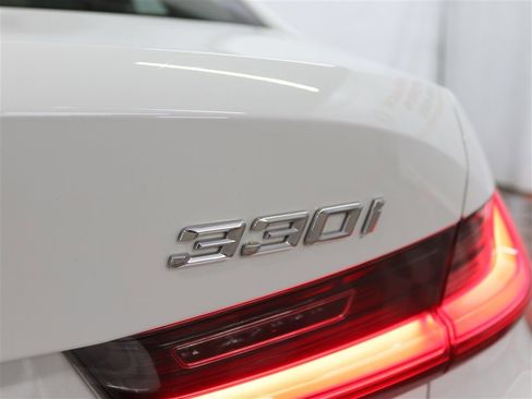 Used 2019 BMW 330i xDrive Sedan w/ Premium Package image 7